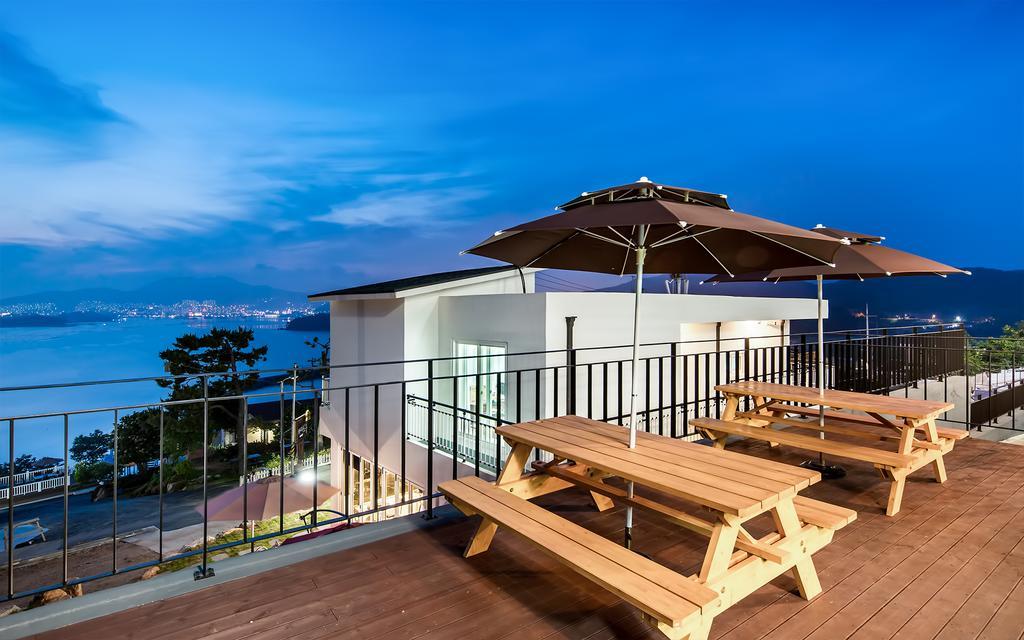 Yeosu Blooming Pension Экстерьер фото