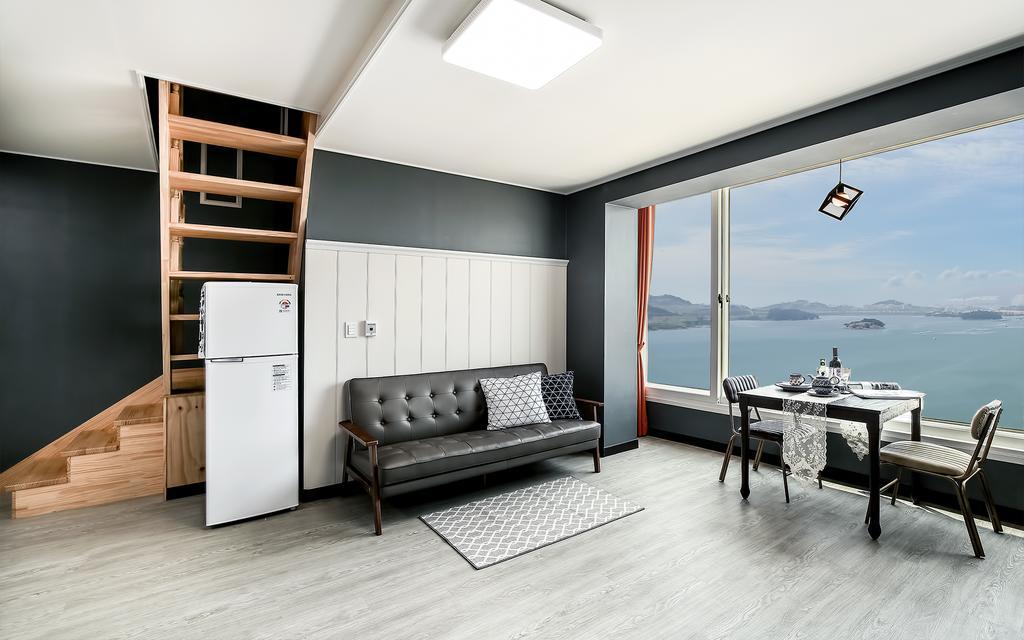 Yeosu Blooming Pension Экстерьер фото